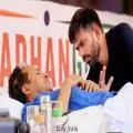 अरुंधति रॉय और नसीरुद्दीन शाह की प्रदर्शनकारियों से अपील, भूख हड़ताल खत्म कर लंबे संघर्ष के लिए रहें तैयार