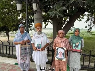 ਸਤਲੁਜ ਅਰਦਾਸ ਸਮਾਗਮ: ਲਾਪਤਾ ਪਰਿਵਾਰਕ ਮੈਂਬਰਾਂ ਦੀਆਂ ਤਸਵੀਰਾਂ ਲੈ ਕੇ ਹਰੀਕੇ ਪਹੁੰਚੇ ਪੀੜਤ ਪਰਿਵਾਰ