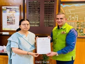 पंजाब यूनिवर्सिटी ने राज्य सूचना आयुक्त पंजाब का किया सम्मान