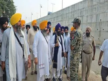 ਕਰਤਾਰਪੁਰ ਲਾਂਘਾ ਖੋਲ੍ਹਣ ਦੀ ਮੰਗ: ਜ਼ੀਰੋ ਲਾਈਨ ਵੱਲ ਜਾ ਰਹੇ ਜਥੇਦਾਰ ਗਿਆਨੀ ਕੁਲਦੀਪ ਸਿੰਘ ਗੜਗੱਜ ਤੇ ਸੰਗਤ ਨੂੰ ਬੀਐੱਸਐੱਫ ਨੇ ਰੋਕਿਆ