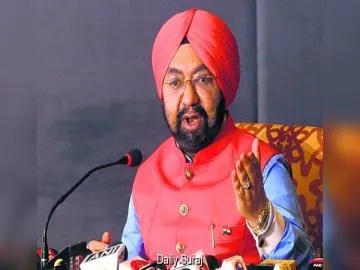 ਦੁਬਈ-ਤੇਲ ਅਵੀਵ ਉਡਾਣ 'ਚ ਹਮਲੇ ਦੇ ਬਾਵਜੂਦ ਦਿਖਾਈ ਸੀ ਅਟੁੱਟ ਹਿੰਮਤ; ਹੁਣ ਨੌਜਵਾਨਾਂ ਨੂੰ ਮਿਲੇਗੀ 'ਸਮਿਤ ਮੱਛਾਰ ਪਾਇਲਟ ਸਕਾਲਰਸ਼ਿਪ'