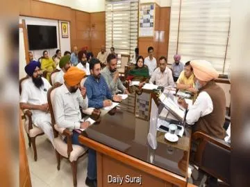 कैबिनेट मंत्री हरपाल सिंह चीमा द्वारा बकाया मांगों के समाधान के लिए आई.टी.आई. इंस्ट्रक्टरों और पनबस/पी.आर.टी.सी. यूनियनों के साथ महत्वपूर्ण बैठकें