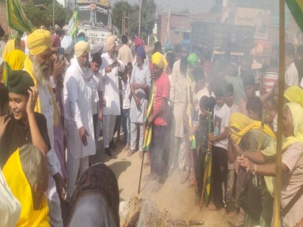 ਸੁਨਾਮ 'ਚ ਕਿਸਾਨ ਸੰਘਰਸ਼ ਦੀ ਗੂੰਜ 17ਵੇਂ ਦਿਨ ਵੀ ਦਿੱਤੀ ਸੁਣਾਈ, ਕਿਸਾਨਾਂ ਨੇ ਮੋਦੀ ਦੇ ਪੁਤਲੇ ਫੂਕ ਕੇ ਕੱਢੀ ਭੜਾਸ