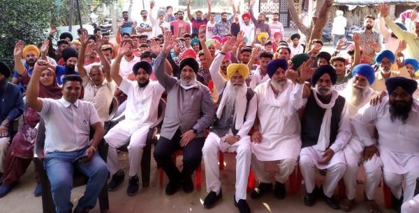 ਪੰਜਾਬ ਵਿੱਚ ਕੈਪਟਨ ਨੇ ਕੀਤਾ ਕਿਸਾਨਾਂ ਨੂੰ ਗੁੰਮਰਾਹ ਆਮ ਆਦਮੀ ਪਾਰਟੀ ਪੰਜਾਬ ਵਿੱਚ ਖੇਲ ਰਹੀ ਹੈ ਫਿਕਸ ਮੈਚ