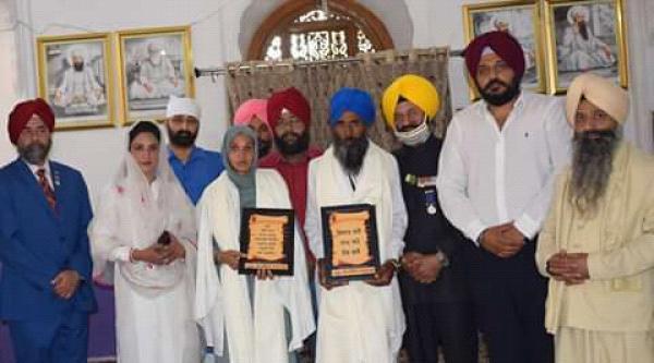 ਸਿੱਖ ਕੌਸਲ ਆਫ ਸਕਾਟਲੈਂਡ ਤੇ ਸਾਰਾਗੜ੍ਹੀ ਫਾਊਂਡੇਸ਼ਨ ਨੇ ਸ਼ਹੀਦ ਗੁਰਤੇਜ ਸਿੰਘ ਦੇ ਮਾਤਾ ਪਿਤਾ ਨੂੰ ਕੀਤਾ ਸਨਮਾਨਿਤ