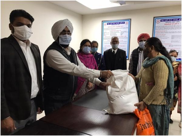 ਜਿਲ੍ਹਾ ਕਾਨੂੰਨੀ ਸੇਵਾਵਾਂ ਅਥਾਰਟੀ ਲੁਧਿਆਣਾ ਵੱਲੋਂ ਜਿਲ੍ਹੇ ਦੀਆਂ ਗਰੀਬ ਅਤੇ ਲੋੜਵੰਦ ਔਰਤਾਂ ਨੂੰ ਸੁੱਕੇ ਰਾਸ਼ਨ ਦੀਆਂ ਵੰਡੀਆਂ ਕਿੱਟਾਂ