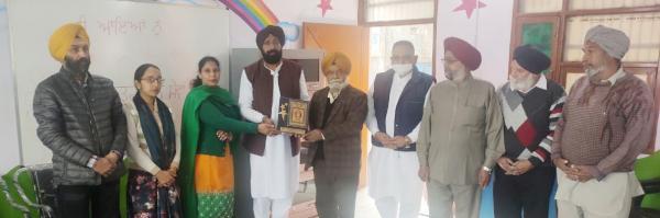 ਭਾਈ ਟੋਡਰ ਮੱਲ ਨਿਸ਼ਕਾਮ ਸੇਵਾ ਸੁਸਾਇਟੀ ਨੇ ਸਰਕਾਰੀ ਸਕੂਲ ਨੂੰ ਫਰਨੀਚਰ ਭੇਂਟ ਕੀਤਾ