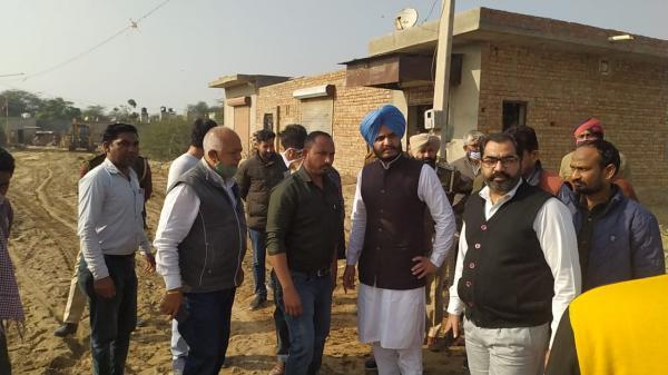 ਵਿਧਾਇਕ ਘੁਬਾਇਆ ਨੇ ਓਡੀਆ ਵਾਲੀ ਵਸਤੀ 'ਚ ਚੱਲ ਰਹੇ ਲੱਗਭੱਗ 70 ਲੱਖ ਰੁਪਏ ਦੇ ਵਿਕਾਸ ਕਮਾਂ ਦਾ ਲਿਆ ਜਾਇਜ਼ਾ