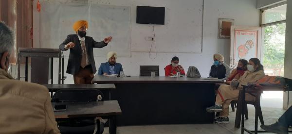 ਸਿੱਖਿਆ ਵਿਭਾਗ ਵੱਲੋਂ ਚੱਲ ਰਹੀਆਂ ਗਤੀਵਿਧੀਆਂ ਨੂੰ ਸੁਚਾਰੂ ਰੂਪ 'ਚ ਚਲਾਉਣ ਲਈ ਆਪਸੀ ਤਾਲਮੇਲ ਜ਼ਰੂਰੀ : ਡਾ. ਬੱਲ