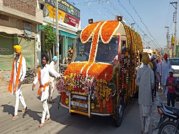 400 ਸਾਲਾਂ ਪ੍ਰਕਾਸ਼ ਦਿਹਾੜੇ ਨੂੰ ਸਮਰਪਿਤ ਮਹਾਨ ਨਗਰ ਕੀਰਤਨ ਦੇ ਤਪਾ ਪਹੁੰਚਣ 'ਤੇ ਸੰਗਤਾਂ ਨੇ ਕੀਤਾ ਭਰਵਾਂ ਸਵਾਗਤ