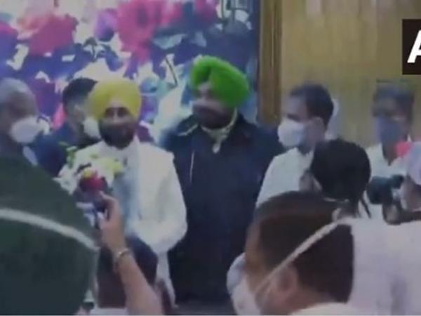 ਰਾਹੁਲ ਗਾਂਧੀ ਅਤੇ ਸਿੱਧੂ ਨੇ ਚਰਨਜੀਤ ਸਿੰਘ ਚੰਨੀ ਨੂੰ ਦਿੱਤੀ ਵਧਾਈ