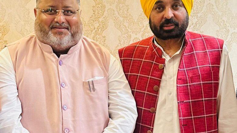ਪੰਜਾਬ ਐਗਰੋ ਦੇ ਚੇਅਰਮੈਨ ਮੰਗਲ ਸਿੰਘ ਬਾਸੀ ਨੇ CM ਭਗਵੰਤ ਮਾਨ ਨਾਲ ਕੀਤੀ ਮੁਲਾਕਾਤ
