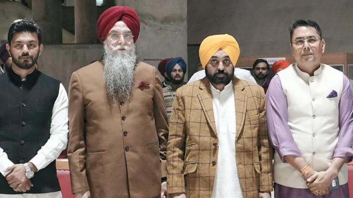 ਪੰਜਾਬ 'ਚ ਜ਼ਿਮਨੀ ਚੋਣਾਂ ਜਿੱਤਣ ਵਾਲੇ 'ਆਪ' 3 ਵਿਧਾਇਕਾਂ ਨੇ ਚੁੱਕੀ ਸਹੁੰ, ਮੁੱਖ ਮੰਤਰੀ ਭਗਵੰਤ ਮਾਨ ਮੌਜੂਦ