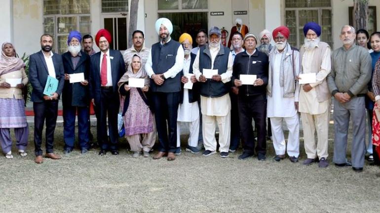ਹਥਿਆਰਬੰਦ ਸੈਨਾ ਝੰਡਾ ਦਿਵਸ ਮੌਕੇ 3.20 ਲੱਖ ਦੀ ਮਾਲੀ ਸਹਾਇਤਾ ਤਕਸੀਮ