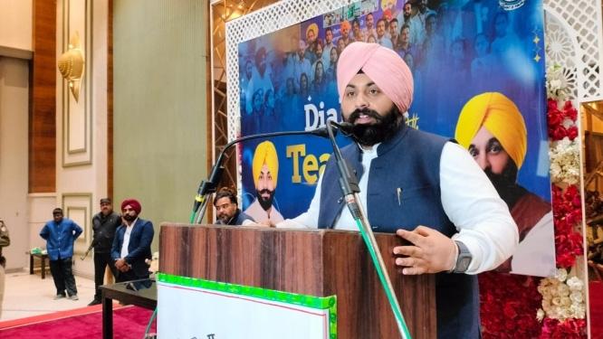 ਸਿੱਖਿਆ ਮੰਤਰੀ ਹਰਜੋਤ ਸਿੰਘ ਬੈਂਸ ਨੇ ਫਾਜ਼ਿਲਕਾ ਦੇ ਅਧਿਆਪਕਾਂ ਨਾਲ ਕੀਤੀ ਗੱਲਬਾਤ