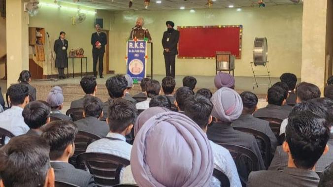 ਆਰ.ਕੇ.ਐਸ.ਪਬਲਿਕ ਸਕੂਲ ਵਿੱਚ ਲਗਾਇਆ ਟ੍ਰੈਫਿਕ ਜਾਗਰੂਕਤਾ ਕੈਂਪ