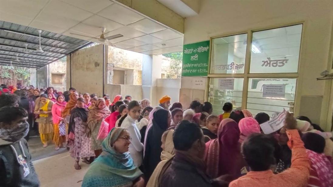 ਸਿਵਲ ਹਸਪਤਾਲ ’ਚ ਓਪੀਡੀ ਸਲਿੱਪ ਲੈਣ ਲਈ ਮਰੀਜ਼ਾਂ ਨੂੰ ਹੋਣਾ ਪੈ ਰਿਹਾ ਖੱਜਲ-ਖੁਆਰ