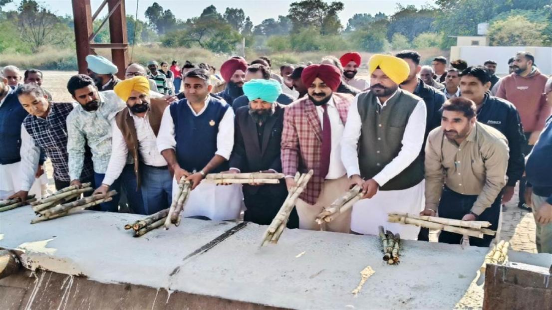 ਸਹਿਕਾਰੀ ਖੰਡ ਮਿੱਲ ਫ਼ਾਜ਼ਿਲਕਾ ਵਿਖੇ ਗੰਨੇ ਦੇ ਪਿੜਾਈ ਦਾ ਉਦਘਾਟਨ