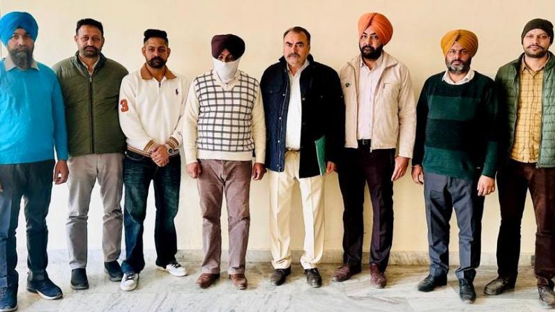 ਵਿਜੀਲੈਂਸ ਵੱਲੋਂ 20,000 ਰੁਪਏ ਰਿਸ਼ਵਤ ਲੈਂਦਾ ਪਟਵਾਰੀ ਰੰਗੇ ਹੱਥੀਂ ਕਾਬੂ