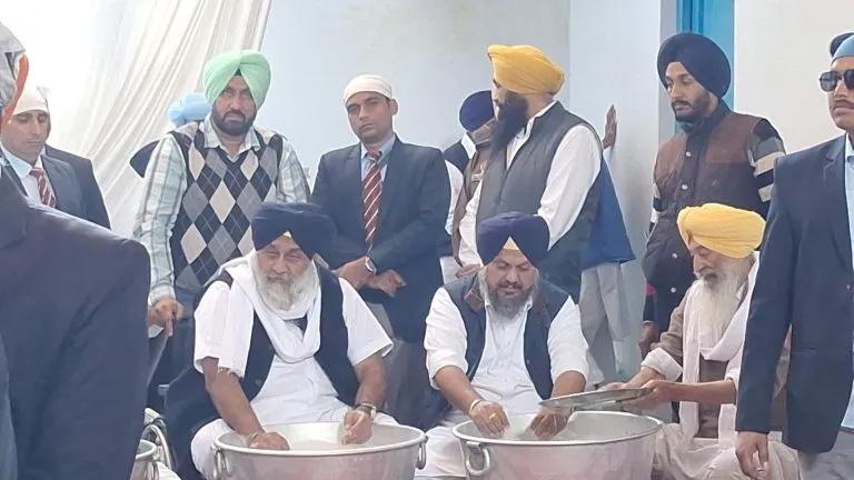 ਸੁਖਬੀਰ ਬਾਦਲ ਨੇ ਗੁਰਦੁਆਰਾ ਟੁੱਟੀ ਗੰਢੀ ਸਾਹਿਬ ਵਿਖੇ ਧਾਰਮਿਕ ਸੇਵਾ ਨਿਭਾਈ