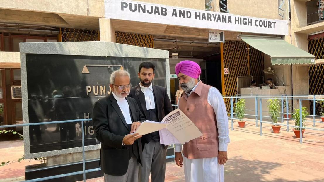 ਮੋਹਾਲੀ ਦੇ ਅੰਤਰਰਾਜੀ ਬਸ ਅੱਡੇ ਅਤੇ ਨਾਲ ਲੱਗਦੀ ਸੜਕ ਬਾਰੇ ਡਿਪਟੀ ਮੇਅਰ ਦੇ ਕੇਸ ਸੰਬੰਧੀ ਹਾਈਕੋਰਟ ਨੇ ਨਗਰ ਨਿਗਮ ਨੂੰ ਵੀ ਕੀਤਾ ਤਲਬ