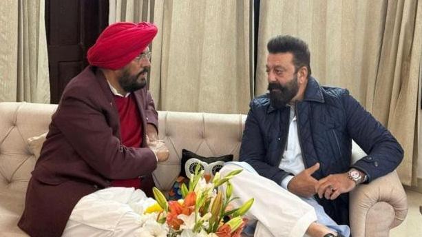 ਅੰਮ੍ਰਿਤਸਰ ਵਿਖੇ ਬਾਲੀਵੁੱਡ ਅਦਾਕਾਰ ਸੰਜੇ ਦੱਤ ਨਾਲ ਕੈਬਨਿਟ ਮੰਤਰੀ ਕੁਲਦੀਪ ਸਿੰਘ ਧਾਲੀਵਾਲ ਨੇ ਕੀਤੀ ਮੁਲਾਕਾਤ