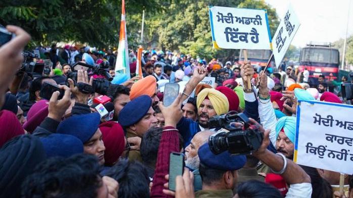 ਪੰਜਾਬ ਕਾਂਗਰਸ ਨੇ ਗੌਤਮ ਅਡਾਨੀ ਅਤੇ ਮਨੀਪੁਰ ਮੁੱਦੇ 'ਤੇ ਚੁੱਪੀ ਲਈ ਭਾਜਪਾ ਖਿਲਾਫ਼ ਕੀਤਾ ਵਿਸ਼ਾਲ ਰੋਸ ਪ੍ਰਦਰਸ਼ਨ