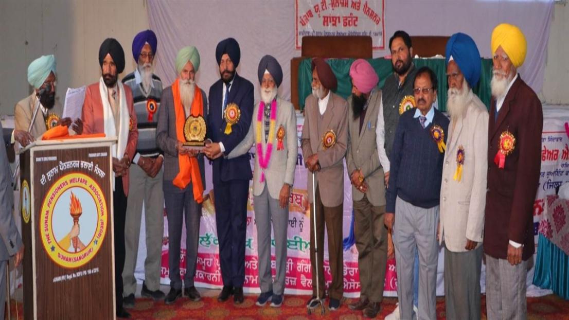 ਪੈਨਸ਼ਨਰਜ਼ ਦਿਹਾੜੇ ’ਤੇ ਵਡੇਰੀ ਉਮਰ ਦੇ ਪੈਨਸ਼ਨਰ ਸਨਮਾਨਿਤ