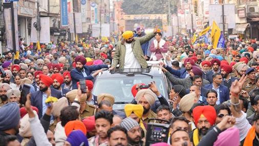 CM Mann campaigns in Amritsar, urges people to elect AAP representatives for corporation