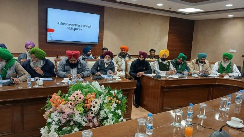 Reject Centre's agricultural marketing policy: Farm unions to Punjab govt