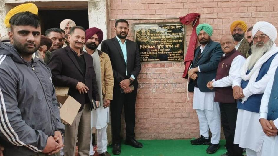 ਪੀਣਯੋਗ ਪਾਣੀ ਲਈ ਜ਼ਮੀਨ ਦੋਜ਼ ਪਾਈਪਾਂ ਦਾ ਵਿਧਾਇਕ ਨੇ ਉਦਘਾਟਨ ਕੀਤਾ