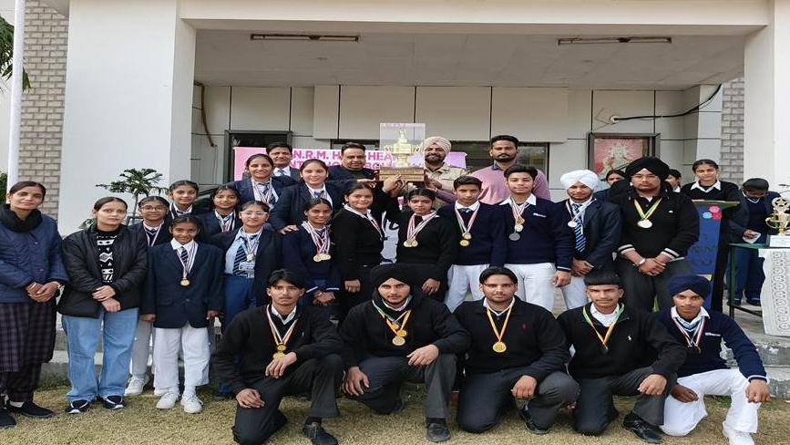 ਹੌਲੀ ਹਾਰਟ ਕੌਨਵੈਂਟ ਸਕੂਲ ਵੱਲੋਂ ਵੱਖ-ਵੱਖ ਖੇਤਰਾਂ ਦੇ ਹੋਣਹਾਰ ਵਿਦਿਆਰਥੀਆਂ ਦਾ ਸਨਮਾਨ