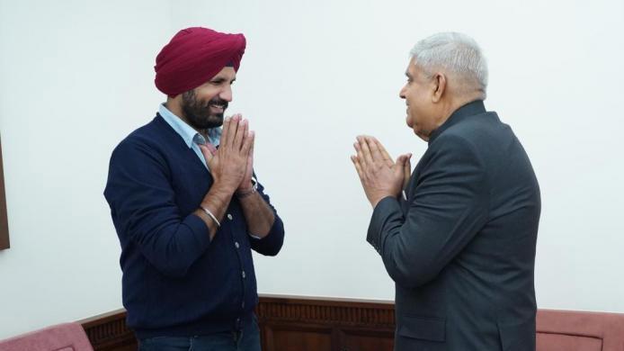 ਸੰਸਦ ਮੈਂਬਰ ਅਮਰਿੰਦਰ ਸਿੰਘ ਰਾਜਾ ਵੜਿੰਗ ਨੇ ਭਾਰਤ ਦੇ ਉਪ ਰਾਸ਼ਟਰਪਤੀ ਜਗਦੀਪ ਧਨਖੜ ਨਾਲ ਕੀਤੀ ਮੁਲਾਕਾਤ