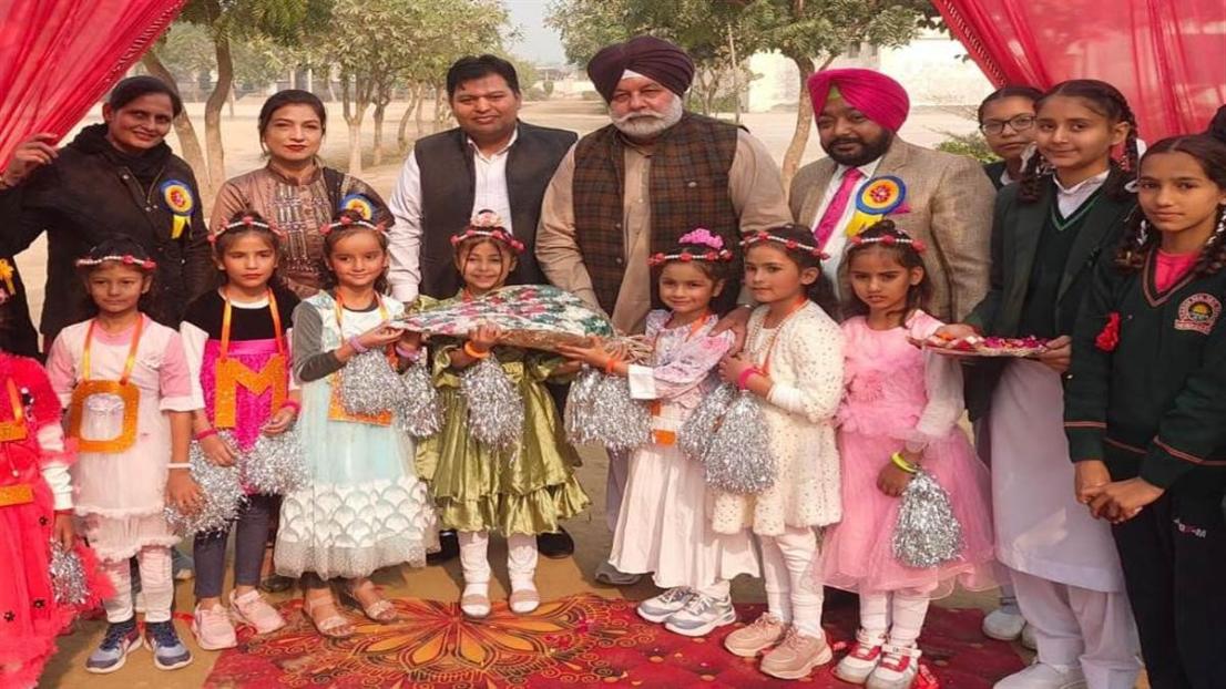 ਆਦਰਸ਼ ਸੀਨੀਅਰ ਸੈਕੰਡਰੀ ਸਕੂਲ ਵਿਖੇ ਖੇਡ ਮੇਲਾ ਕਰਵਾਇਆ