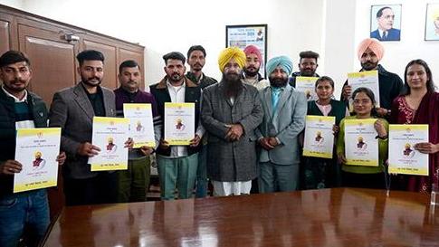 ਗੁਰਮੀਤ ਸਿੰਘ ਖੁੱਡੀਆਂ ਨੇ ਪਸ਼ੂ ਪਾਲਣ ਵਿਭਾਗ ਵਿੱਚ 11 ਨੌਜਵਾਨਾਂ ਨੂੰ ਨਿਯੁਕਤੀ ਪੱਤਰ ਸੌਂਪੇ