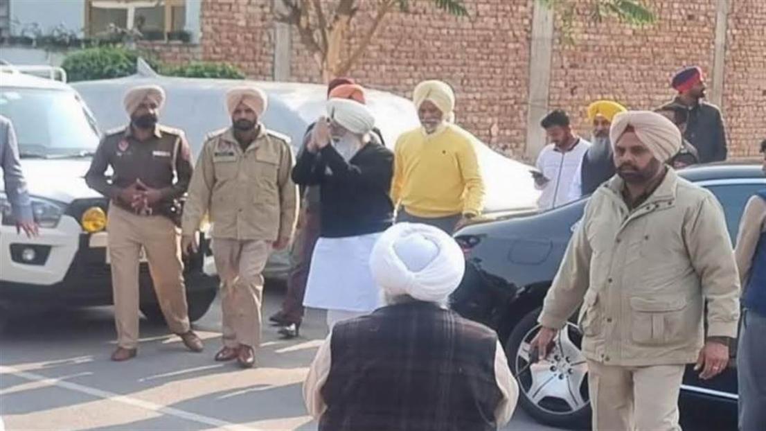 ਡੇਰਾ ਬਿਆਸ ਦੇ ਮੁਖੀ ਬਾਬਾ ਗੁਰਿੰਦਰ ਸਿੰਘ ਤੇ ਜਥੇਦਾਰ ਹਰਪ੍ਰੀਤ ਸਿੰਘ ਦੀ ਮੁਲਾਕਾਤ ਨੇ ਛੇੜੀ ਨਵੀਂ ਚਰਚਾ, ਇਹ ਸਾਬਕਾ ਮੰਤਰੀ ਵੀ ਸਨ ਮੌਜੂਦ