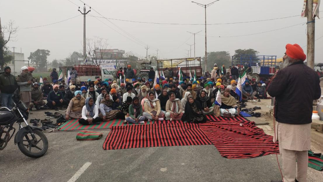 ਕਿਸਾਨਾਂ ਵਲੋਂ ਸਰਕਾਰਾਂ ਵਿਰੁੱਧ ਬੰਦ ਦੌਰਾਨ ਨਾਅਰੇਬਾਜ਼ੀ