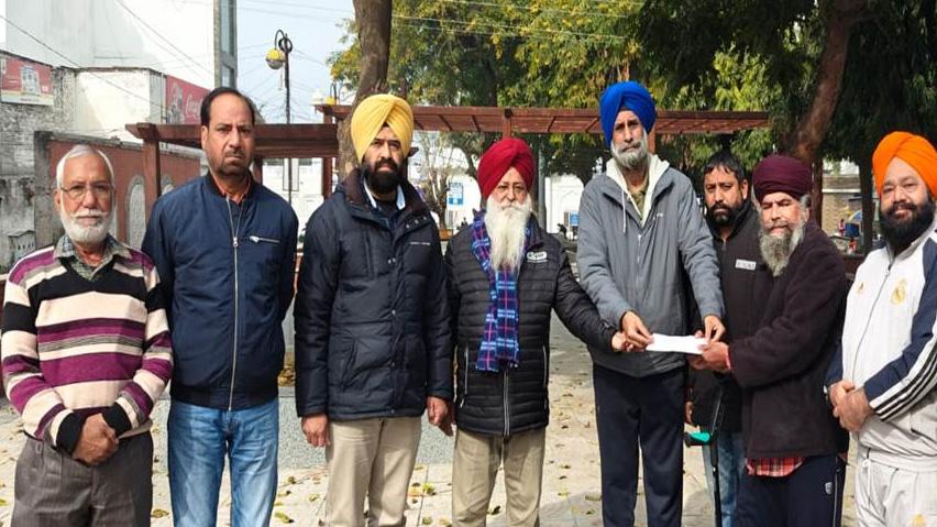 ਸਤਿਗੁਰ ਓਟ ਆਸਰਾ ਟਰੱਸਟ ਨੇ ਕਾਲਜ ਦੀ ਫ਼ੀਸ ਦੇਣ ਲਈ ਦਿੱਤੀ ਰਾਸ਼ੀ