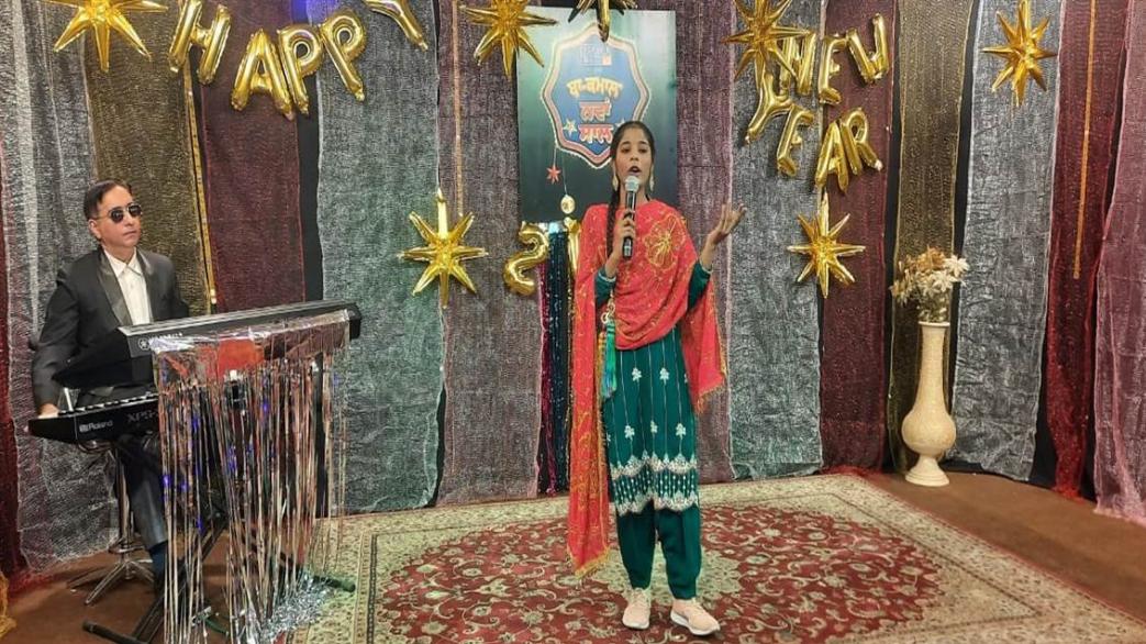 ਸਰਕਾਰੀ ਸਕੂਲ ਦੇ ਬੱਚੇ ਨਵੇਂ ਸਾਲ ਦੇ ਪ੍ਰੋਗਰਾਮ ’ਚ ਟੀਵੀ 'ਤੇ ਚਮਕੇ
