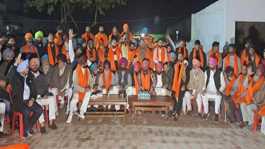 ਪਿੰਡ ਭਾਈ ਲੱਧੂ ਤੋਂ ਮੋਰ ਪਰਿਵਾਰ ਨੇ ਸਾਥੀਆਂ ਸਮੇਤ ਕਾਂਗਰਸ ’ਚ ਕੀਤੀ ਸ਼ਮੂਲੀਅਤ