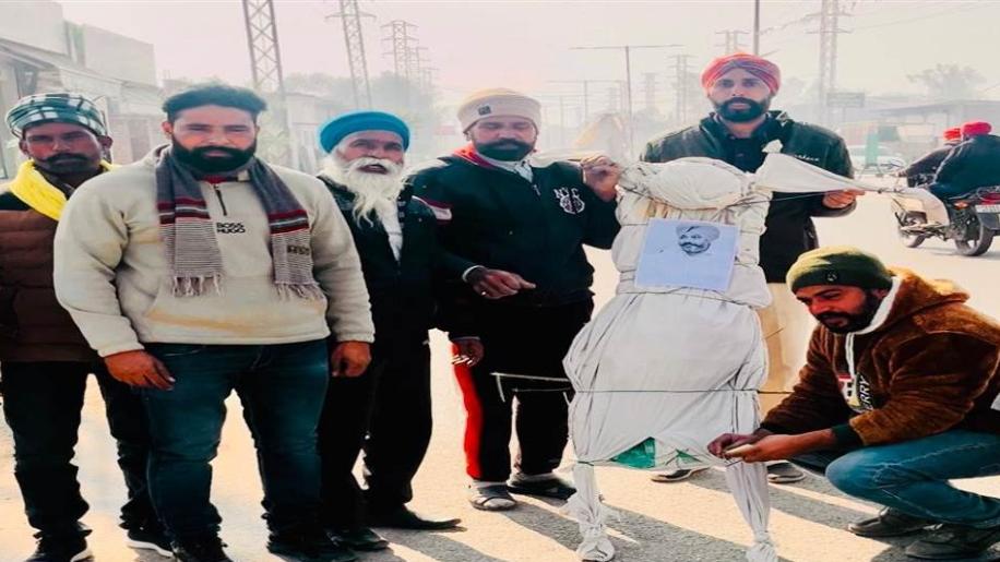 ਮੀਟਿੰਗ ਨਾ ਕਰਨ ਦੇ ਵਿਰੋਧ ’ਚ ਅਮਰਕੋਟ ਵਿਖੇ ਫੂਕਿਆ ਪੰਜਾਬ ਸਰਕਾਰ ਪੁਤਲਾ