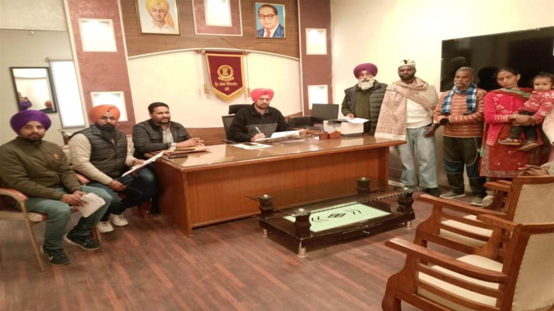 ਥਰੈਸ਼ਰ ਹਾਦਸਾ ਪੀੜਤਾਂ ਦੀਆਂ ਫਾਈਲਾਂ ਦੀ ਐੱਸਡੀਐੱਮ ਵੱਲੋਂ ਪੜਤਾਲ