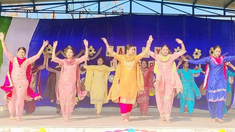 ਸ੍ਰੀ ਗੁਰੂ ਹਰਗੋਬਿੰਦ ਸਕੂਲ ਦੇ ਵਿਹੜੇ ’ਚ ਮਨਾਇਆ ਲੋਹੜੀ ਦਾ ਤਿਉਹਾਰ