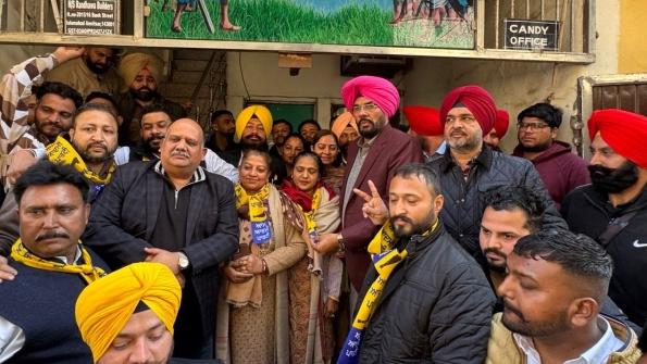 ਅੰਮ੍ਰਿਤਸਰ ਨਗਰ ਨਿਗਮ ਵਿੱਚ ‘ਆਪ’ ਨੂੰ ਮਿਲੀ ਵੱਡੀ ਮਜ਼ਬੂਤੀ, ਦੋ ਆਜ਼ਾਦ ਕੌਂਸਲਰ ਆਮ ਆਦਮੀ ਪਾਰਟੀ ਵਿੱਚ ਹੋਏ ਸ਼ਾਮਲ