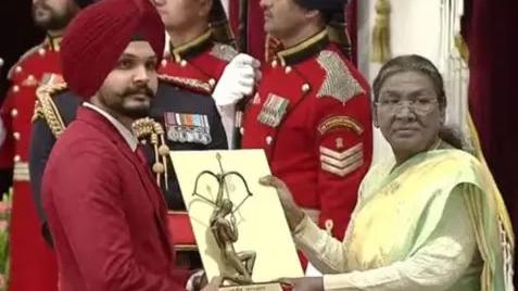 ਅੰਬਾਲੇ ਜ਼ਿਲ੍ਹੇ ਦੇ ਸਰਬਜੋਤ ਸਿੰਘ ਨੂੰ ਰਾਸ਼ਟਰਪਤੀ ਤੋਂ Arjuna Award ਮਿਲਣ ਸਦਕਾ ਪਿੰਡ ਧੀਨ ਵਾਸੀ ਬਾਗੋਬਾਗ