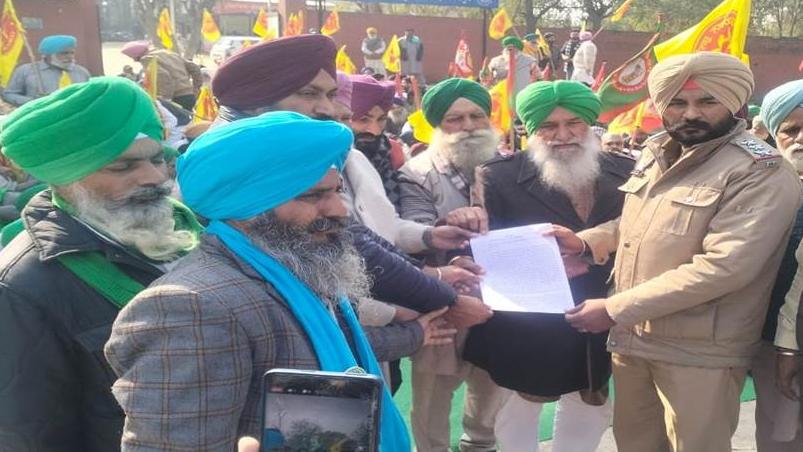 ਕ੍ਰਾਂਤੀਕਾਰੀ ਕਿਸਾਨ ਯੂਨੀਅਨ ਪੰਜਾਬ ਦੇ ਸੱਦੇ ’ਤੇ ਥਾਣਾ ਕੁੱਲਗੜ੍ਹੀ ਸਾਹਮਣੇ ਰੋਸ ਪ੍ਰਦਰਸ਼ਨ