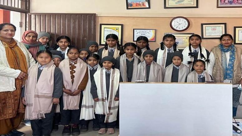 ਲਾਇਨਜ਼ ਕਲੱਬ ਵੱਲੋਂ ਵਿਦਿਆਰਥੀਆਂ ਦਾ ਸਨਮਾਨ, ਅੱਖਾਂ ਦੇ ਚੈਕਅੱਪ ਕੈਂਪ 'ਚ 300 ਜਣਿਆਂ ਦੀ ਜਾਂਚ