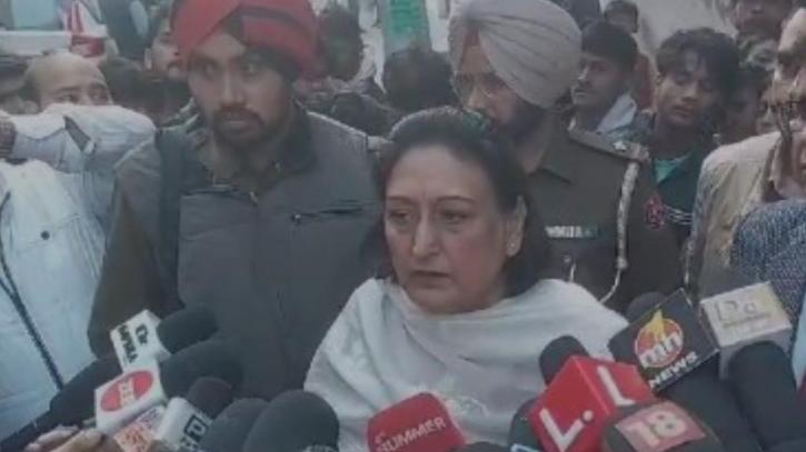 ਮਹਿਲਾ ਕਮਿਸ਼ਨ ਦੀ ਚੇਅਰਪਰਸਨ ਰਾਜ ਲਾਲੀ ਗਿੱਲ ਨੇ ਪੀੜਤ ਪਰਿਵਾਰ ਨਾਲ ਕੀਤੀ ਮੁਲਾਕਾਤ