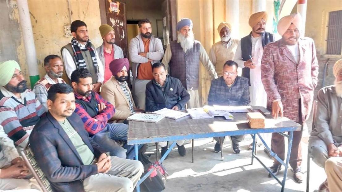 ਪਿੰਡ ਦੀ ਗ੍ਰਾਮ ਸਭਾ ਵਿੱਚ ਜਾਂ ਸਕੂਲ ’ਚ ਦਾਖ਼ਲੇ ਲਈ ਪਿੰਡ ਵਾਸੀਆਂ ਨੂੰ ਪ੍ਰੇਰਿਆ