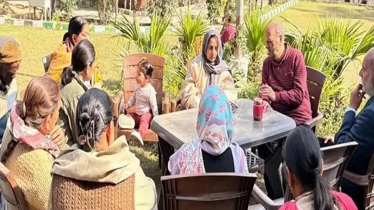 ਲੁਧਿਆਣਾ 'ਚ ਮਰਹੂਮ MLA ਗੋਗੀ ਦੀ ਪਤਨੀ ਸਿਆਸਤ 'ਚ ਹੋਈ ਸਰਗਰਮ, ਜ਼ਿਮਨੀ ਚੋਣਾਂ ਦੀ ਤਿਆਰੀ 'ਚ ਰੁੱਝੀ